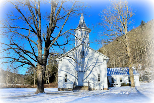 Photo Credit: Doug Puffenbarger Highland County, Virginia, Christmas, photo, photography, feature, landscape, wildlife, still life, covered bridge, small town, rural, community, holiday, holidays, winter wonderland, christmas lights near me, christmas getaway, christmas around the world, christmas holidays, christmas activities near me, 12 days, Christmas Eve, christmas decorations, best small towns to live, best small towns to retire, most affordable small towns, rural american towns, country living
